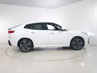 Begagnad BMW iX2 M Sport 227 kW (309 HK) 2024 Vit SUV