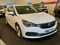 Used Vauxhall Astra SRi 150 HP (110 kW) 2017 White Hatchback
