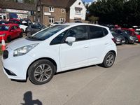 Used Kia Venga 123 HP (90 kW) 2015 White Hatchback