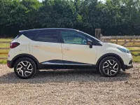 Used Renault Captur Iconic 90 HP (66 kW) 2018 Black/cream SUV