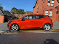 Used Renault Clio Evolution 143 HP (105 kW) 2025 Orange Hatchback