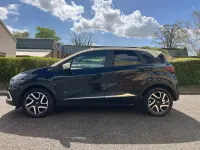 Used Renault Captur Iconic 90 HP (66 kW) 2018 Black/cream SUV