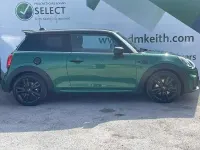 Begagnad Mini Cooper Sport 2023 Grön Halvkombi