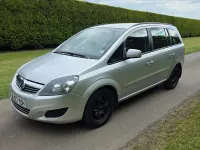 Usado Vauxhall Zafira 115 CV (84 kW) 2013 Plateado Monovolumen