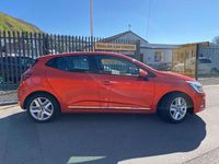 Used Renault Clio V Play 75 HP (55 kW) 2020 Orange Hatchback