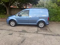 Usado VW Caddy Highline 122 HP (89 kW) 2016 Azul Monovolume