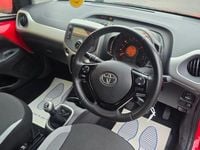 Usado Toyota Aygo X-play 69 CV (50 kW) 2018 Utilitario