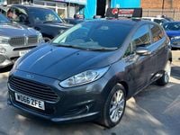 Usado Ford Fiesta Titanium 125 HP (91 kW) 2017 Cinzento Citadino