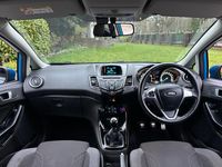 Used Ford Fiesta Zetec 125 HP (91 kW) 2015 Blue Hatchback