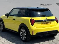 Used Mini Cooper Hatch 154 HP (113 kW) 2024 Yellow Hatchback