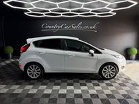 Used Ford Fiesta Titanium 125 HP (91 kW) 2016 White Hatchback