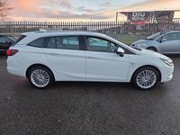 Used Vauxhall Astra Elite 150 HP (110 kW) 2017 White Estate