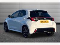 Used Toyota Yaris Hybrid 116 HP (85 kW) 2021 Pure white Hatchback