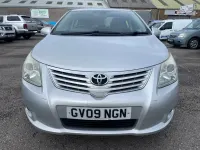 Usado Toyota Avensis 2009 Prateado Sedan