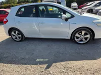 Used Toyota Auris Hybrid T4 134 HP (98 kW) 2010 White Hatchback