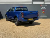 Used Isuzu D-Max 162 HP (119 kW) 2024 Blue Pickup