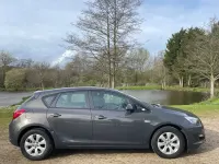 Używany Vauxhall Astra Design Edition 2014 Szary Hatchback