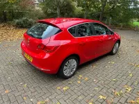 Second-hand Vauxhall Astra Excite 2015 Roșu Hatchback