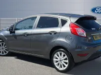 Begagnad Ford Fiesta Titanium 101 HK (74 kW) 2017 Grå Halvkombi