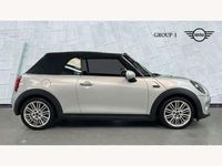 Usado Mini Cooper Cabriolet 136 HP (100 kW) 2018 Prateado Cabrios