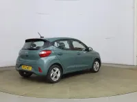 Usado Hyundai i10 SE 67 CV (49 kW) 2022 Verde Utilitario