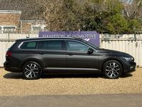 Used VW Passat SEL 150 HP (110 kW) 2023 Grey Estate