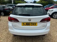 Used Vauxhall Astra Elite 200 HP (147 kW) 2016 White Estate