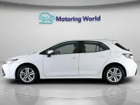 Begagnad Toyota Corolla 184 HK (135 kW) 2022 Vit Halvkombi