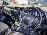 Usado Toyota Auris 116 HP (85 kW) 2015 Azul Citadino
