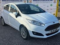 Used Ford Fiesta Titanium 125 HP (91 kW) 2014 White Hatchback