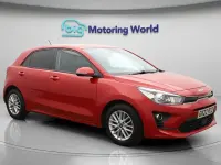Używany Kia Rio 99 KM (72 kW) 2022 Czerwony Hatchback