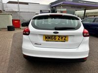 Usado Ford Focus Zetec 125 HP (91 kW) 2016 Branco Citadino