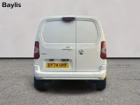 Second-hand Vauxhall Combo 100 CP (73 kW) 2024 Alb Monovolum