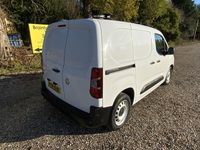 Second-hand Vauxhall Combo Edition 100 CP (73 kW) 2019 Alb Van