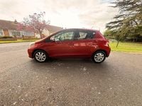 Used Toyota Yaris 101 HP (74 kW) 2012 Red Hatchback