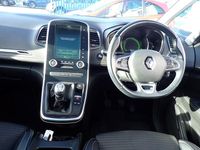 Used Renault Scénic IV Dynamique 130 HP (95 kW) 2017 Red MPV