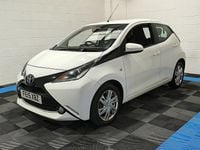 Begagnad Toyota Aygo x-press 2015 Vit Halvkombi