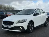 Used Volvo V40 115 HP (84 kW) 2014 White Hatchback