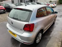 Usado VW Polo SE 90 HP (66 kW) 2015 Prateado Citadino