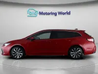 Begagnad Toyota Corolla Design 196 HK (144 kW) 2023 Röd Kombi