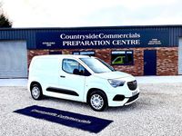 Second-hand Vauxhall Combo Sportive 100 CP (73 kW) 2019 Alb Monovolum