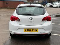 Used Vauxhall Astra Design Edition 2015 White Hatchback