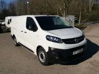 Second-hand Vauxhall Vivaro 100 CP (73 kW) 2022 Alb Monovolum
