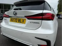 Used Lexus CT200h 134 HP (98 kW) 2020 White Hatchback