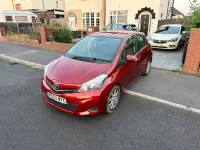 Used Toyota Yaris 99 HP (72 kW) 2012 Red Hatchback