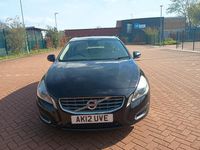 Usado Volvo V60 SE Lux 215 HP (158 kW) 2012 Preto Carrinha