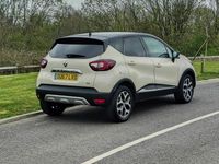 Used Renault Captur Dynamique 90 HP (66 kW) 2017 Cream/black SUV