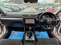 Used Skoda Superb SE L Executive 150 HP (110 kW) 2017 White Estate