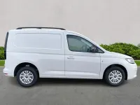 Usado VW Caddy 102 HP (75 kW) 2025 Branco Monovolume