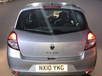 Używany Renault Clio II Dynamique 2010 Srebrny Hatchback